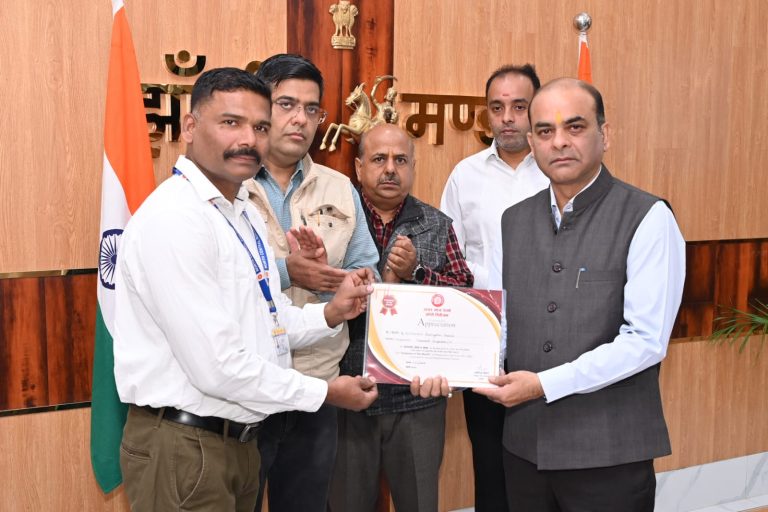 WhatsApp Image 2025-11-12 at 08.11.29